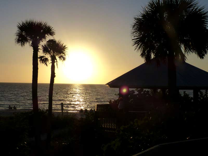 Sun-down-Bonita-beach